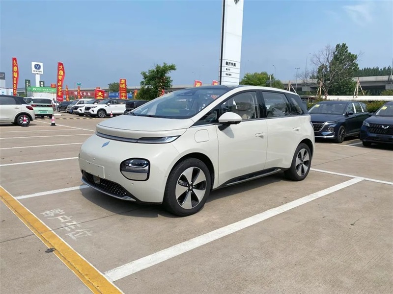 【菠萝视频新能源探店第(dì)4期】國民代步(bù)神車,五菱新能源!#10348