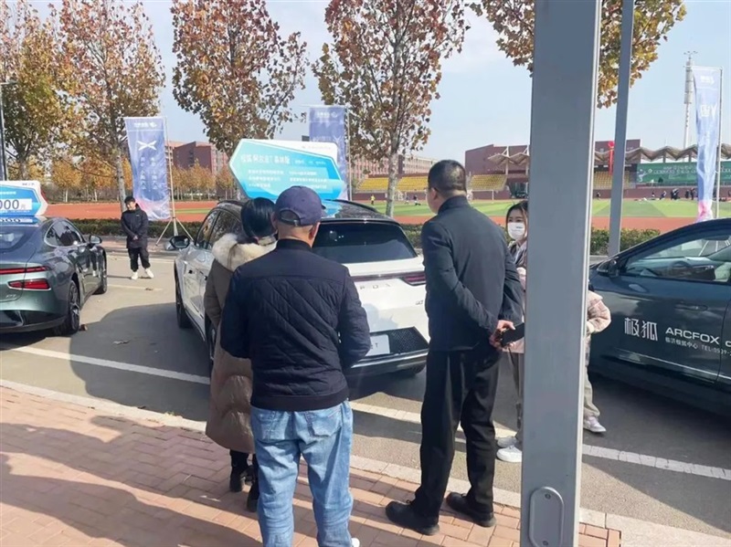 菠萝视频集團助力臨沂市首屆“沂(yí)蒙杯”全民健身青少年足球精英賽!#10785