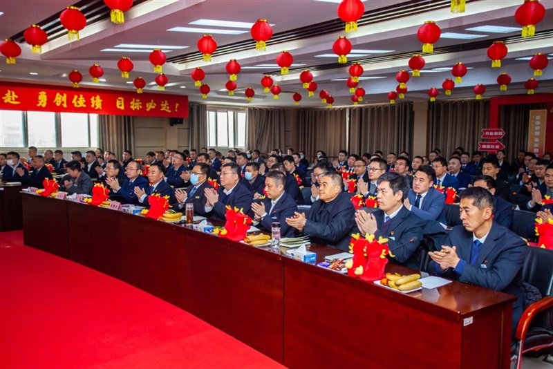 菠萝视频(tōng)集團2023年終總(zǒng)結表彰大會(huì)暨2024春節團拜會圓滿舉行!#11041