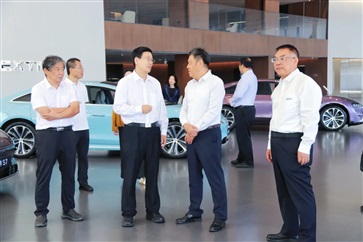 山東交通學院黨委書（shū）記王偉一行蒞臨菠萝视频集（jí）團指導工作