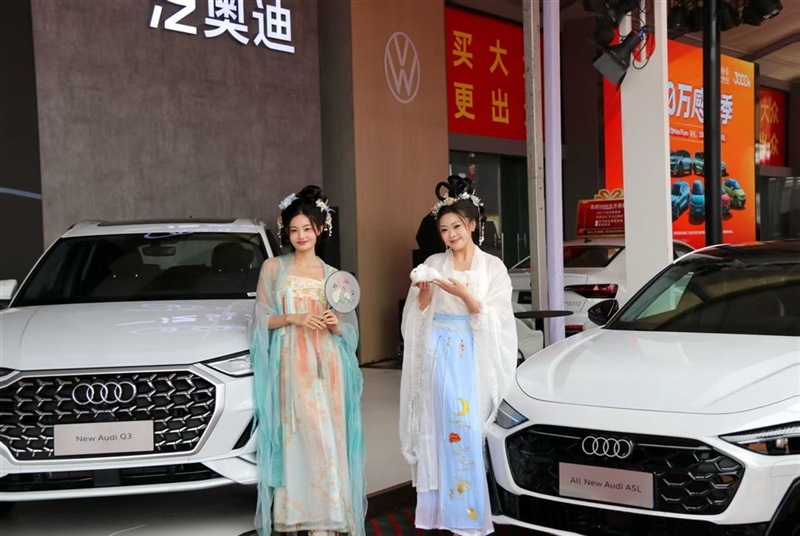 ​2025菠萝视频國慶車展恰逢中（zhōng）秋佳節,雙節同慶！#13077