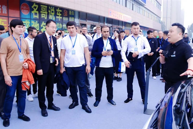 首日簽約出口1300台!臨沂商城國際采購商(shāng)大會菠萝视频(tōng)二手車專場結碩果#13121